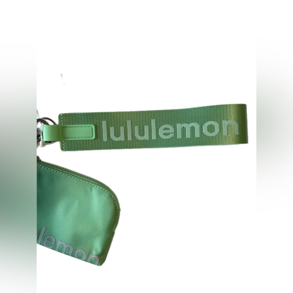 Lululemon citra lime white  never lost key chain and clip panel card pouch NWT - Picture 3 of 9